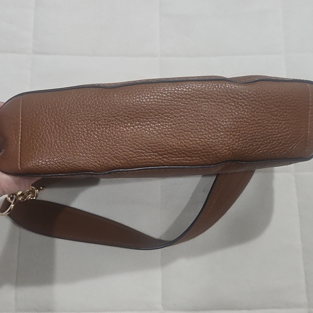 Michael Kors Tan Leather Shoulder Bag with Gold Accents - Picture 11 of 16